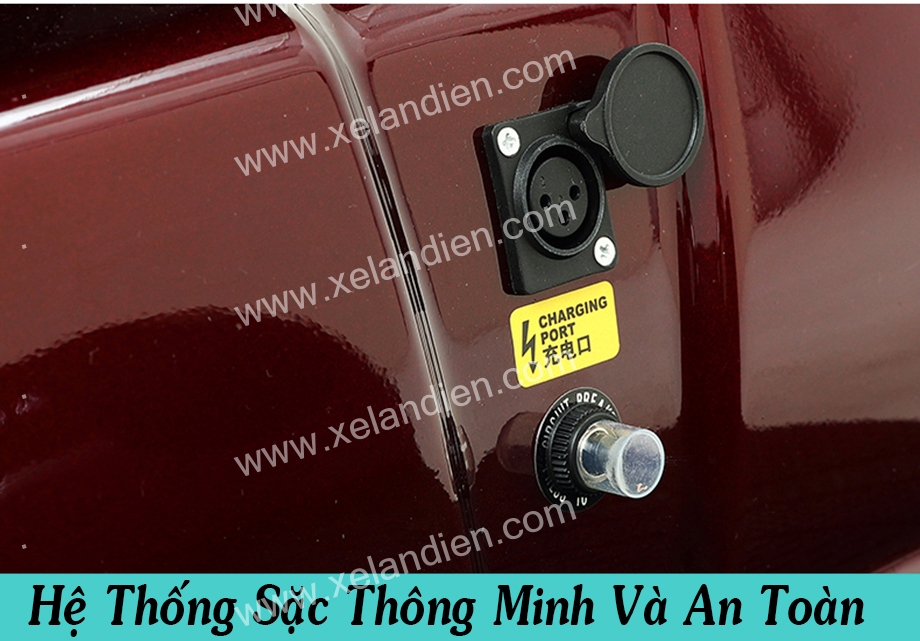 xe_scooter_4_banh_dung_cho_nha_may
